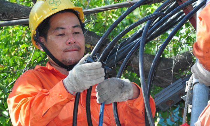 "Mùa nhọc nhằn" của những người thợ điện