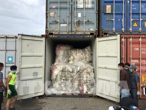 Hàn Quốc thắt chặt kiểm tra rác thải nhập khẩu từ Nhật Bản