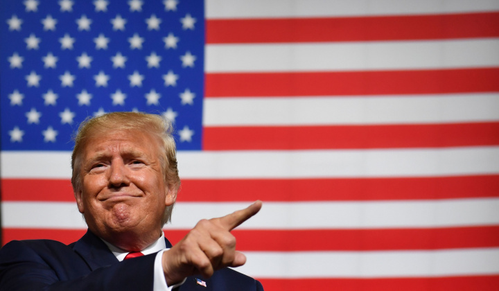 Tin ảnh: Ông Trump quyết không buông tha hàng hóa Trung Quốc