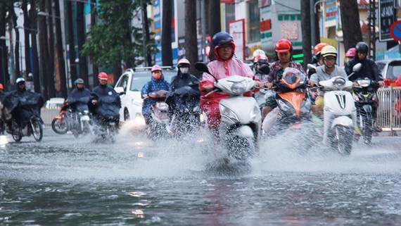Thời tiết 31/8: Hà Nội có mưa dông lớn