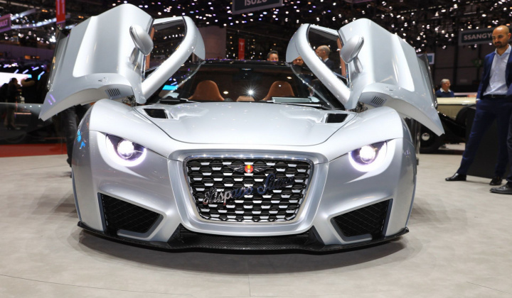 Kia Rondo bổ sung phiên bản MT, cạnh tranh phân khúc xe kinh doanh