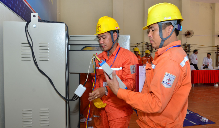 "Vượt" bão, Điện lực miền Bắc cấp điện an toàn, ổn định cho 27 tỉnh, thành