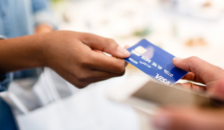 Ngân hàng nào phát hành thẻ ATM đầu tiên ở Việt Nam?