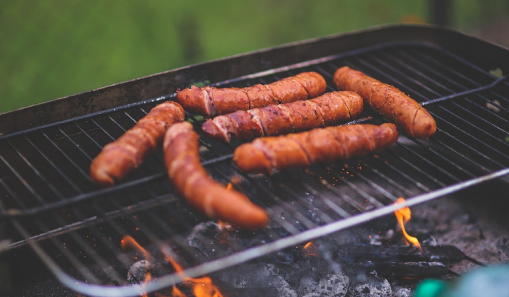 Quá nhiều tác hại trong 1 xiên xúc xích