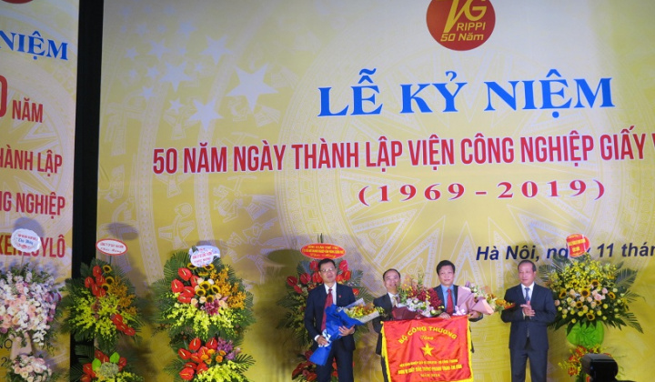 Nửa thế kỷ Viện Công nghiệp Giấy và Xenluylô: Việc đã thành kể sao cho hết