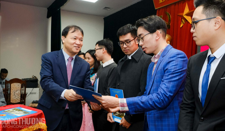 Bộ Công Thương trao quyết định bổ nhiệm 89 tân công chức