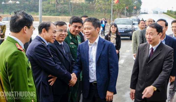 Bộ trưởng Trần Tuấn Anh kiểm tra tình hình thương mại biên giới tại Lạng Sơn trước thềm năm mới