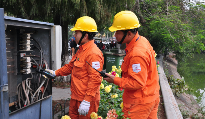 Ngành điện Hà Nội bố trí 13.000 ca trực để đảm bảo điện ngày Tết