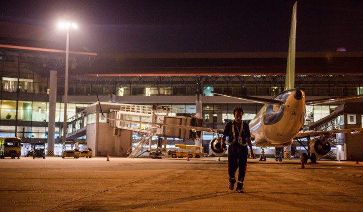 Những người coi sân bay là nhà, đồng nghiệp là người thân mỗi dịp Tết đến