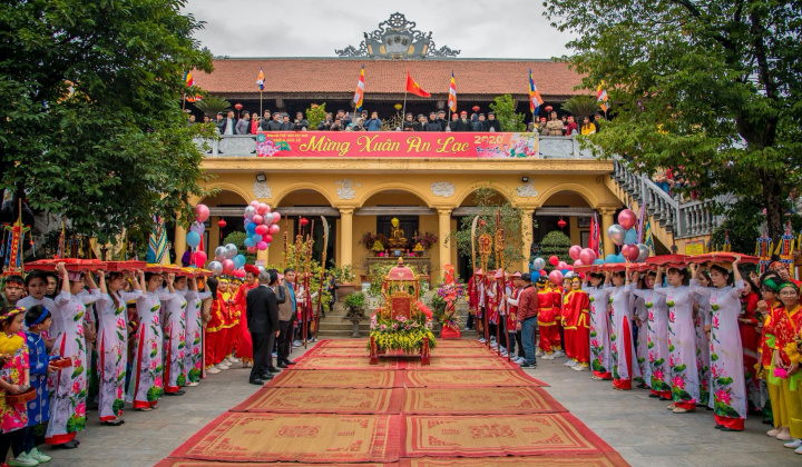 Hội rước bánh giầy làng Bá Dương Nội mở đầu mùa lễ hội đón xuân