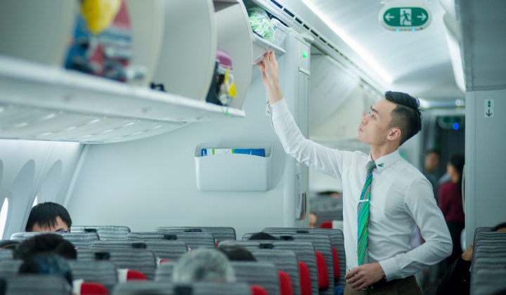 Tiếp viên trưởng Bamboo Airways trả lại hơn 100 triệu cho khách quên trên máy bay