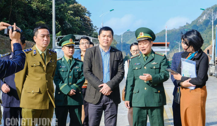 Thông quan nông sản tại cửa khẩu phía Bắc: Bộ Công Thương theo dõi sát tình hình