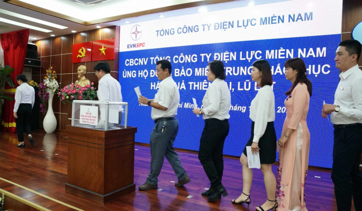 Điện lực miền Nam ủng hộ trên 3,6 tỷ đồng cùng đồng bào miền Trung khắc phục thiên tai