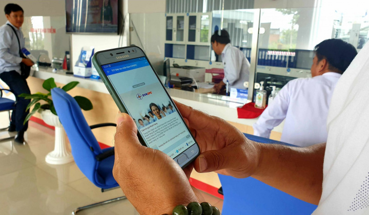 Điện lực miền Nam đẩy mạnh giao dịch trực tuyến, mở rộng thanh toán không dùng tiền mặt