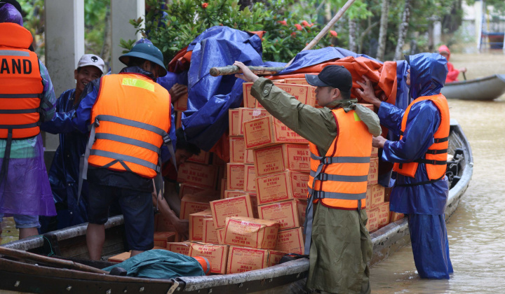 Người yêu hoa lan cả nước ủng hộ hơn 4 tỷ đồng cho người dân vùng lũ miền Trung