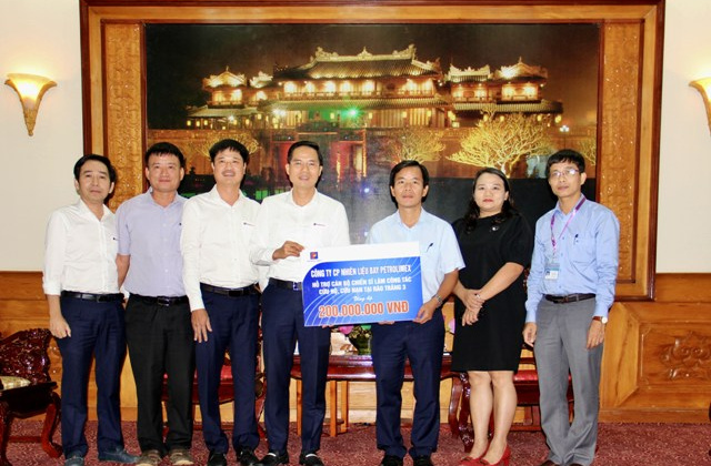 Petrolimex Aviation - Petrolimex Thừa Thiên Huế: Chung tay cùng tỉnh Thừa Thiên Huế khắc phục hậu quả bão lụt