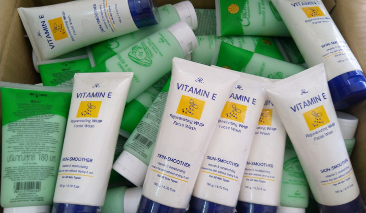 Xử phạt và buộc tiêu hủy gần 800 sản phẩm mỹ phẩm không rõ nguồn gốc