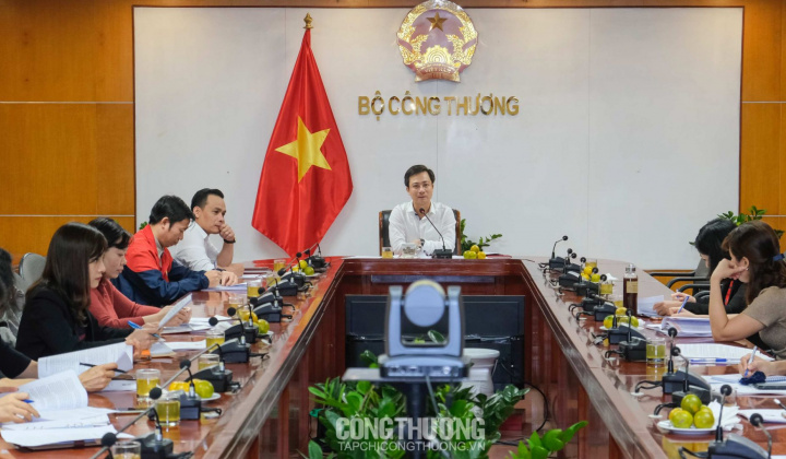 Bảo đảm cân đối cung cầu, bình ổn thị trường trong mùa bão lũ và dịp cuối năm