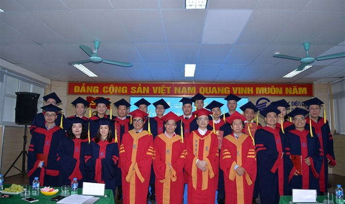 Trường Đại học Điện lực: Trao bằng Thạc sĩ khoá CH5, CH6 tại Hà Nội và Cần Thơ