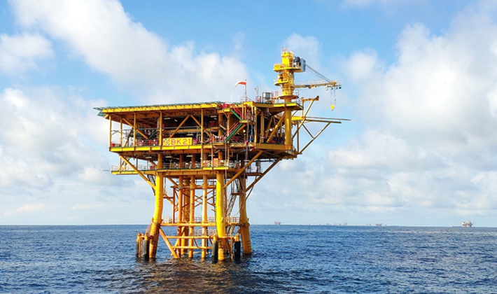 Giàn BK21, mỏ Bạch Hổ chính thức đón dòng dầu đầu tiên