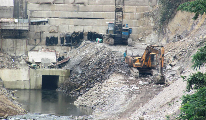 Giám sát 24/24 giờ việc chấp hành mở hoàn toàn 05 cửa van nhà máy thủy điện Thượng Nhật