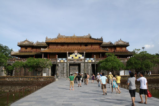 Một số giải pháp nhằm thu hút khách du lịch tới điểm đến Huế và Đà Nẵng