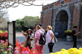 Các yếu tố ảnh hưởng đến hiệu quả làm việc của nhân viên ngành Du lịch ở thành phố Cần Thơ