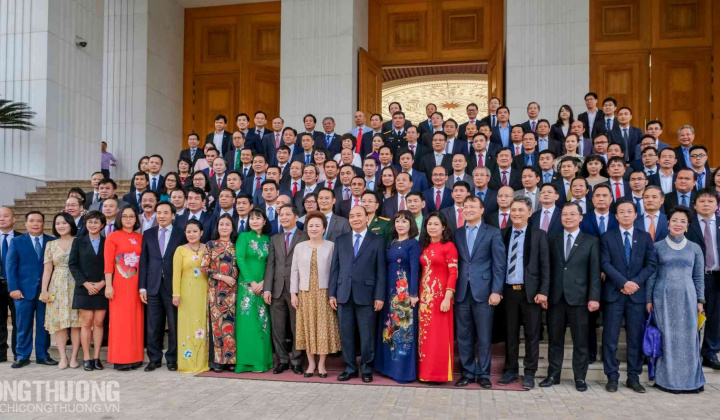 [Tin Ảnh] Thủ tướng gặp mặt 124 doanh nghiệp có sản phẩm đạt THQG Việt Nam 2020