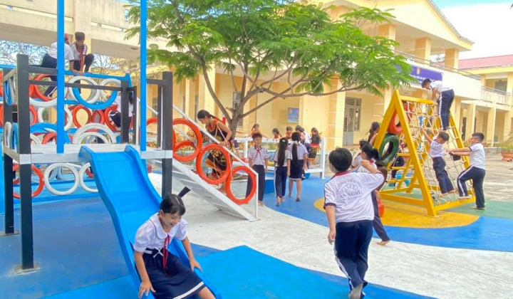 Hoàn thành Sân chơi bằng lốp xe CASUMINA số 3