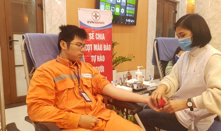 Ngành Điện Thủ đô hướng về miền Trung trong tháng tri ân khách hàng