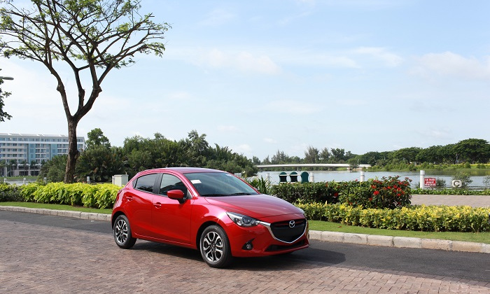 Mazda2 đời 2015 giá bao nhiêu?