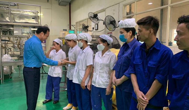 Công đoàn Công Thương hỗ trợ 50 triệu đồng cho CNLĐ khó khăn 4 đơn vị thuộc Tập đoàn Hóa chất