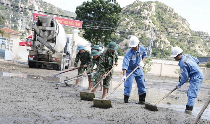 Xây dựng sân nền Trạm  Biên phòng Liên Hương bằng tro xỉ của Nhà máy Nhiệt điện Vĩnh Tân 2