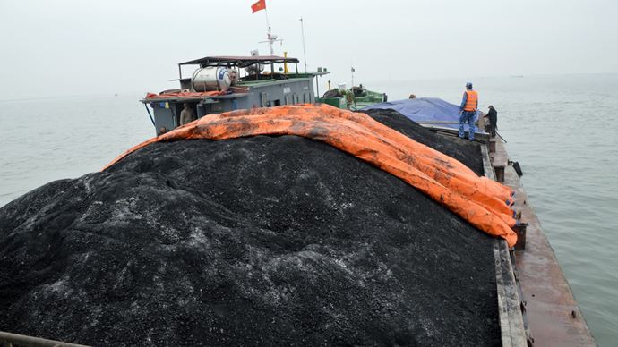 Tạm giữ 850 tấn than không rõ nguồn gốc