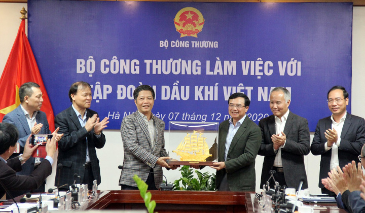 Quyết tâm khôi phục vị thế của ngành Dầu khí