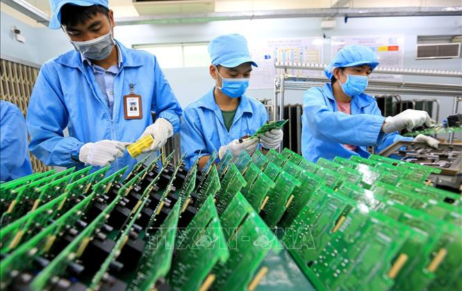Năng lực cạnh tranh ngành sản xuất thiết bị điện