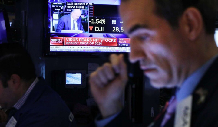 Giá dầu thô chạm đáy 1 năm vì dịch virus Covid-19 lan rộng toàn cầu