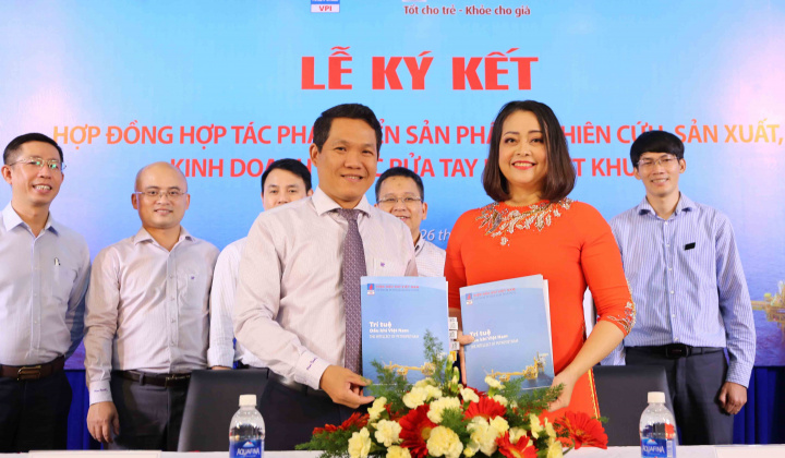 Viện dầu khí hợp tác sản xuất nước rửa tay khô diệt khuẩn