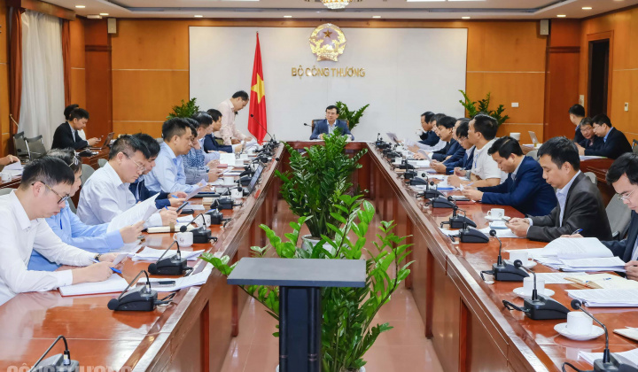 Khẩn trương đẩy nhanh tiến độ thực hiện các dự án điện