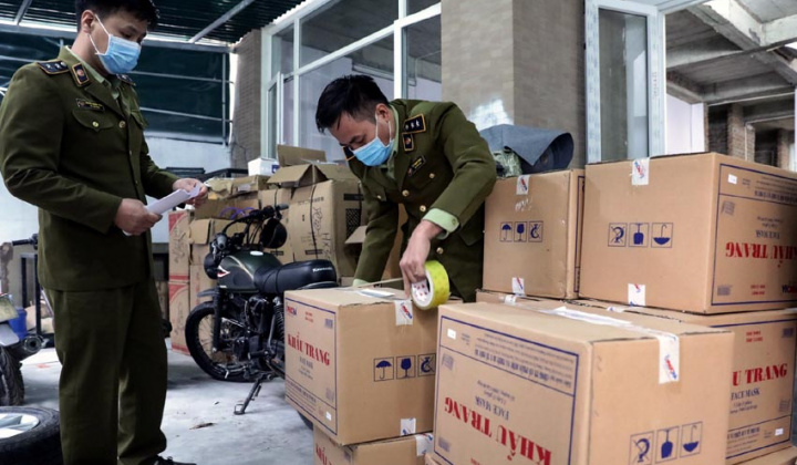 Phát hiện đối tượng thu gom 100.000 khẩu trang để xuất lậu