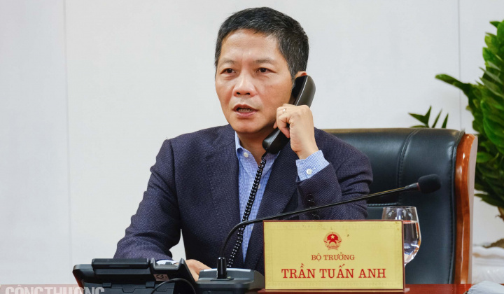Bộ trưởng Trần Tuấn Anh điện đàm với Bí thư Khu ủy Khu tự trị dân tộc Choang Quảng Tây