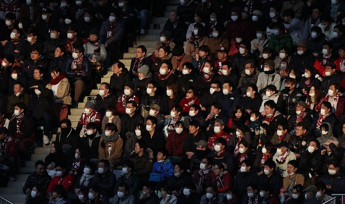 Covid-19 phủ bóng lên sân cỏ toàn cầu