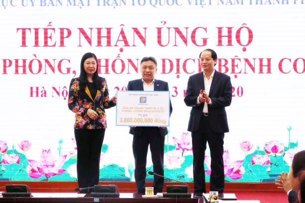 Petrolimex ủng hộ 3 tỷ đồng trang bị thiết bị y tế phòng chống Covid-19