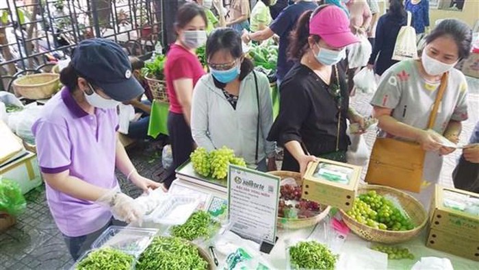 Chuyển đổi phương thức kinh doanh để thích ứng thị trường