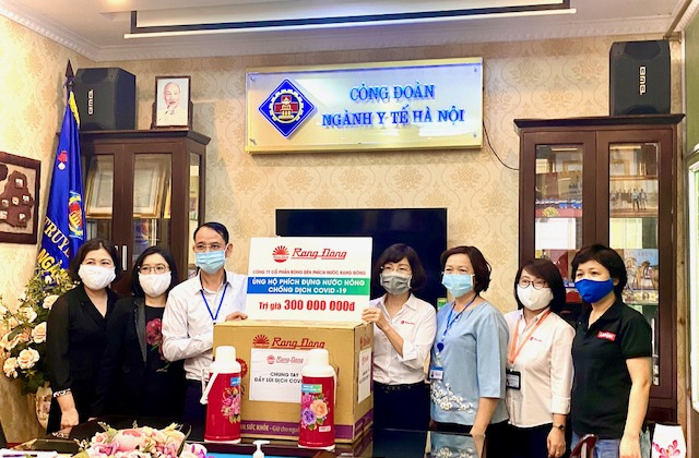 Rạng Đông ủng hộ quà tặng trị giá 300 triệu đồng đến tuyến đầu chống dịch Covid-19