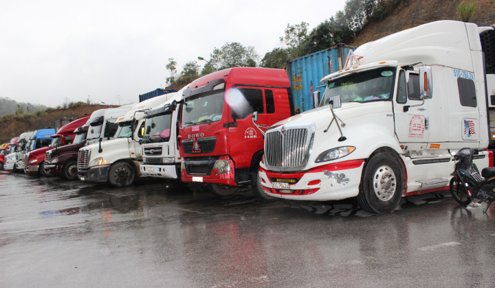 Hàng hóa thông quan chậm, lượng hàng ùn ứ tại cửa khẩu phía Bắc còn khá lớn