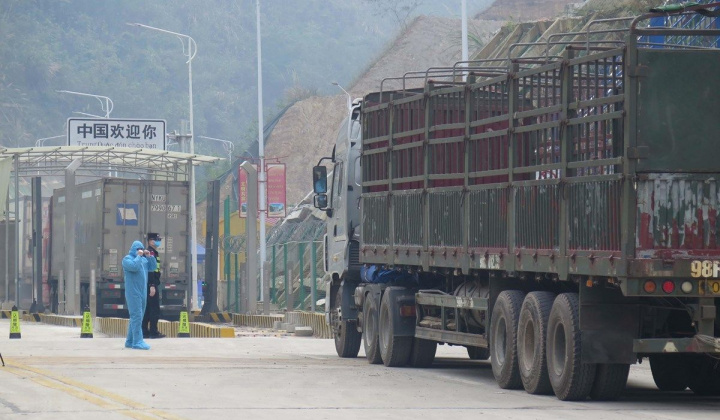 Xuất khẩu chuyển biến tích cực, lượng xe hàng tồn giảm gần 200 xe