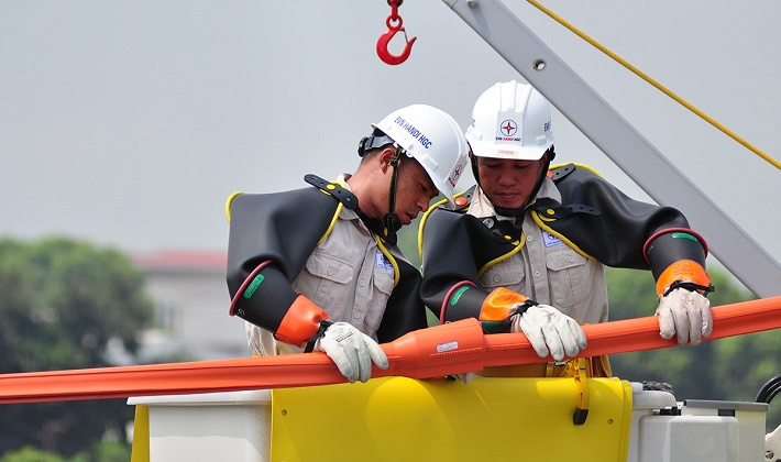 EVNHANOI ứng dụng công nghệ sửa chữa điện nóng hotline