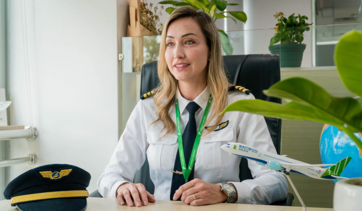 Chuyện chưa kể về những “bóng hồng” của hãng hàng không 5 sao