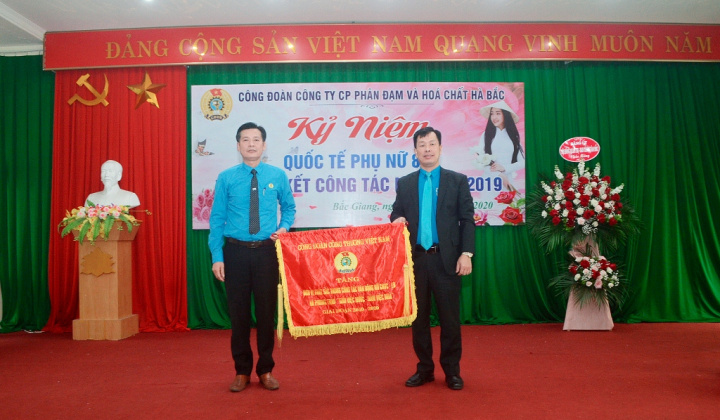 Đạm Hà Bắc: Tôn vinh 385 bông hoa "Giỏi việc nước, đảm việc nhà"